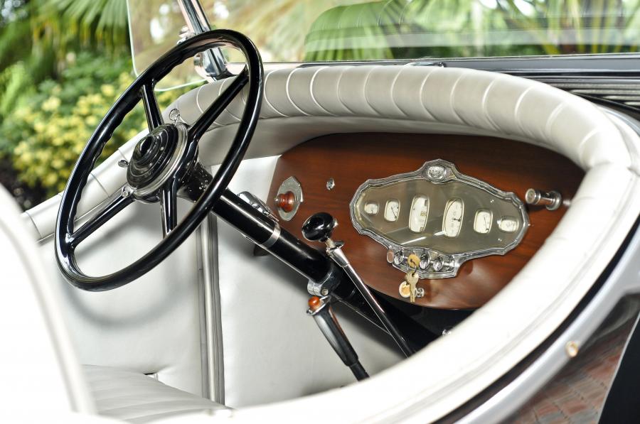 Интерьер Stutz Model M 4-Passenger Speedster by LeBaron 1929 года  (фото 31 из 40)